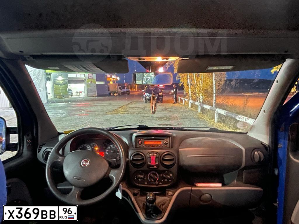 Фото автомобиля FIAT DOBLO, 2009 — госномер Х369ВВ96. Цвет: синий