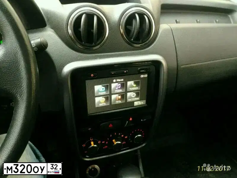 Фото автомобиля RENAULT DUSTER, 2013 — госномер М320ОУ32. Цвет: Коричневый