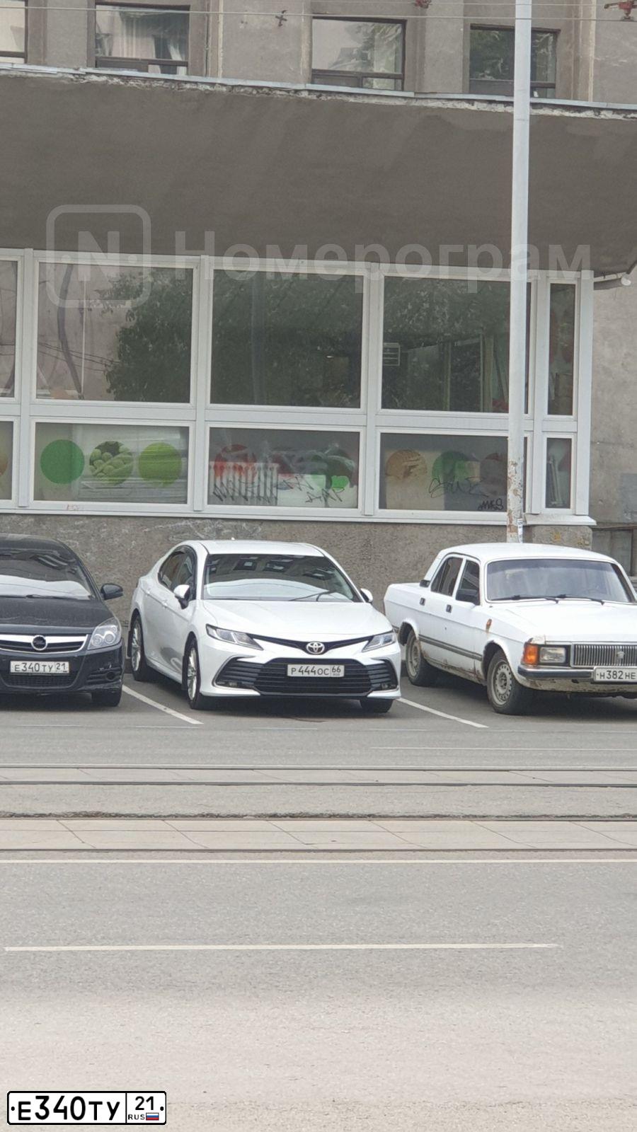 Фото автомобиля OPEL VECTRA, 2006 — госномер Е340ТУ21. Цвет: ЧЕРНЫЙ