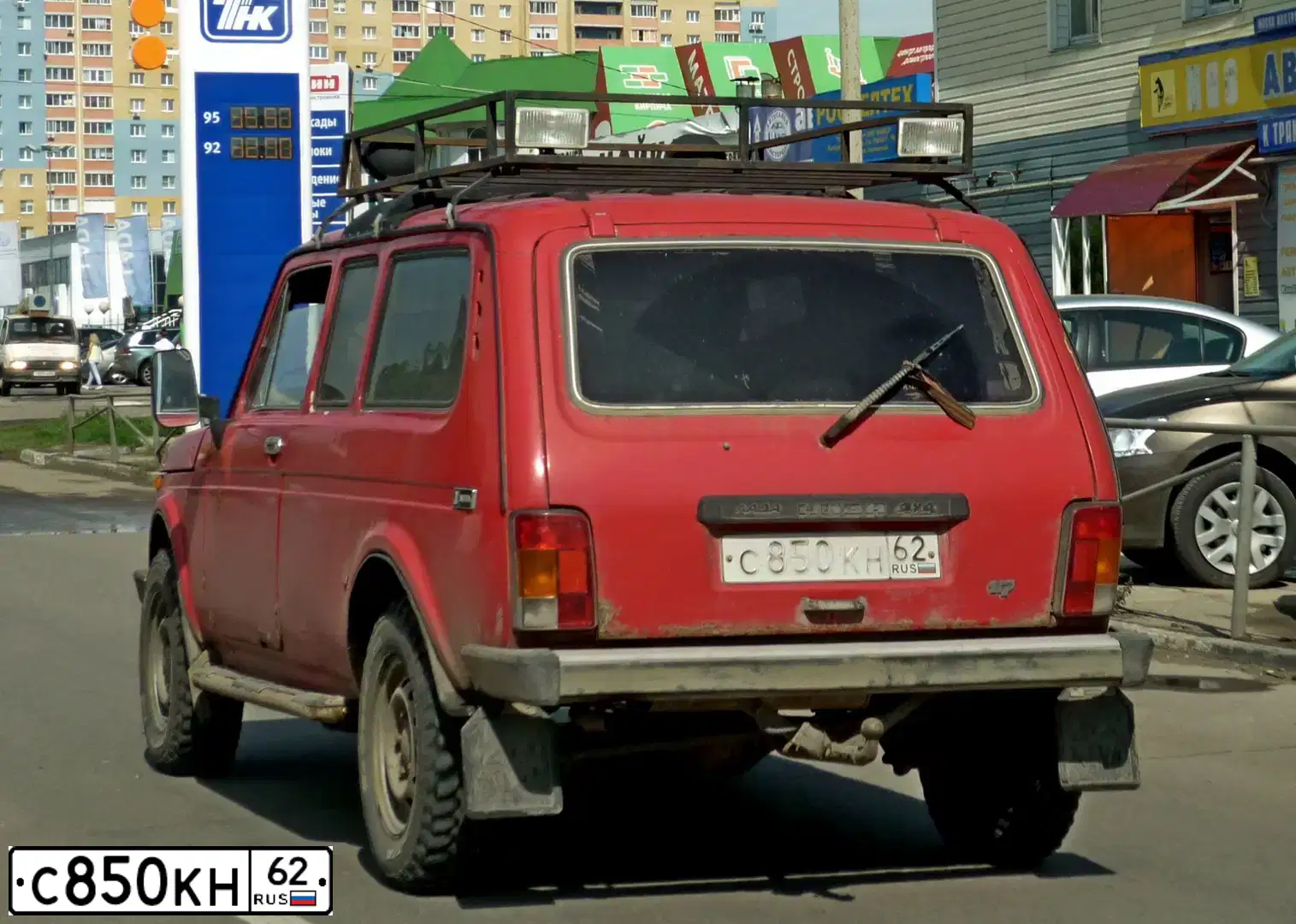 Фото автомобиля LADA 2129 NIVA, 1995 — госномер С850КН62. Цвет: ТЕМНО-КРАСНЫЙ