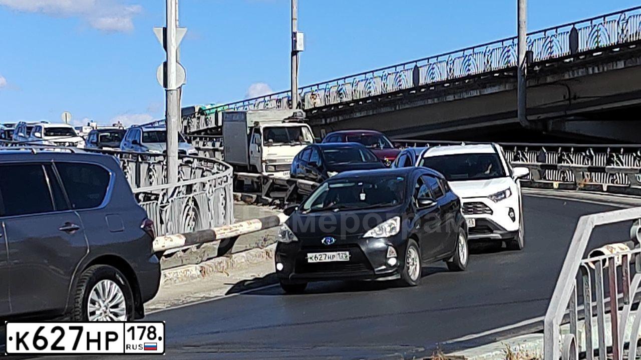 Фото автомобиля MITSUBISHI LANCER, 2003 — госномер М665ХХ35. Цвет: Серебристый