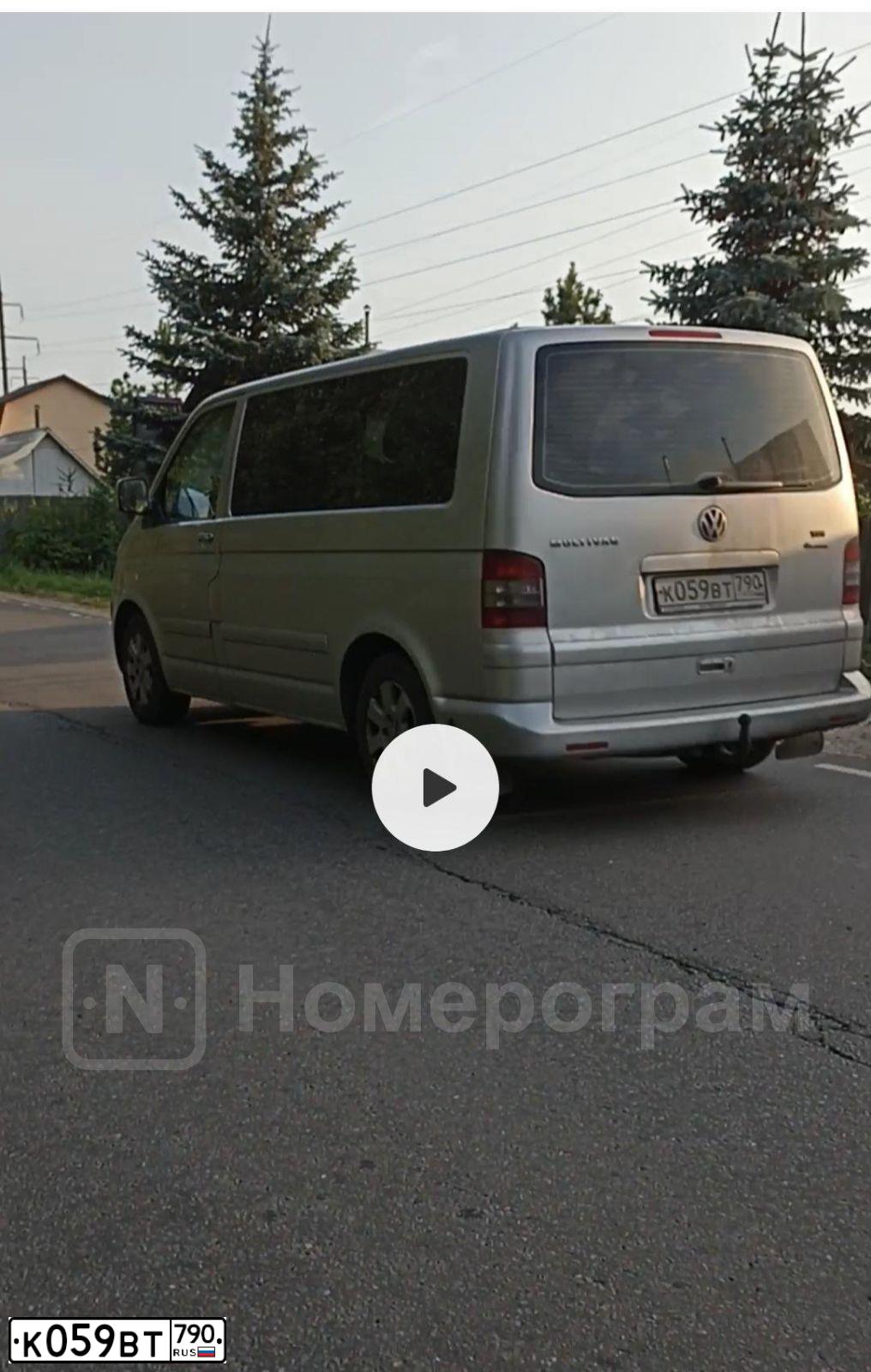 Фото автомобиля VOLKSWAGEN MULTIVAN, 2008 — госномер К059ВТ790. Цвет: СЕРЕБРИСТЫЙ