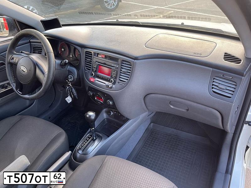 Фото автомобиля KIA RIO, 2011 — госномер М062ОМ62