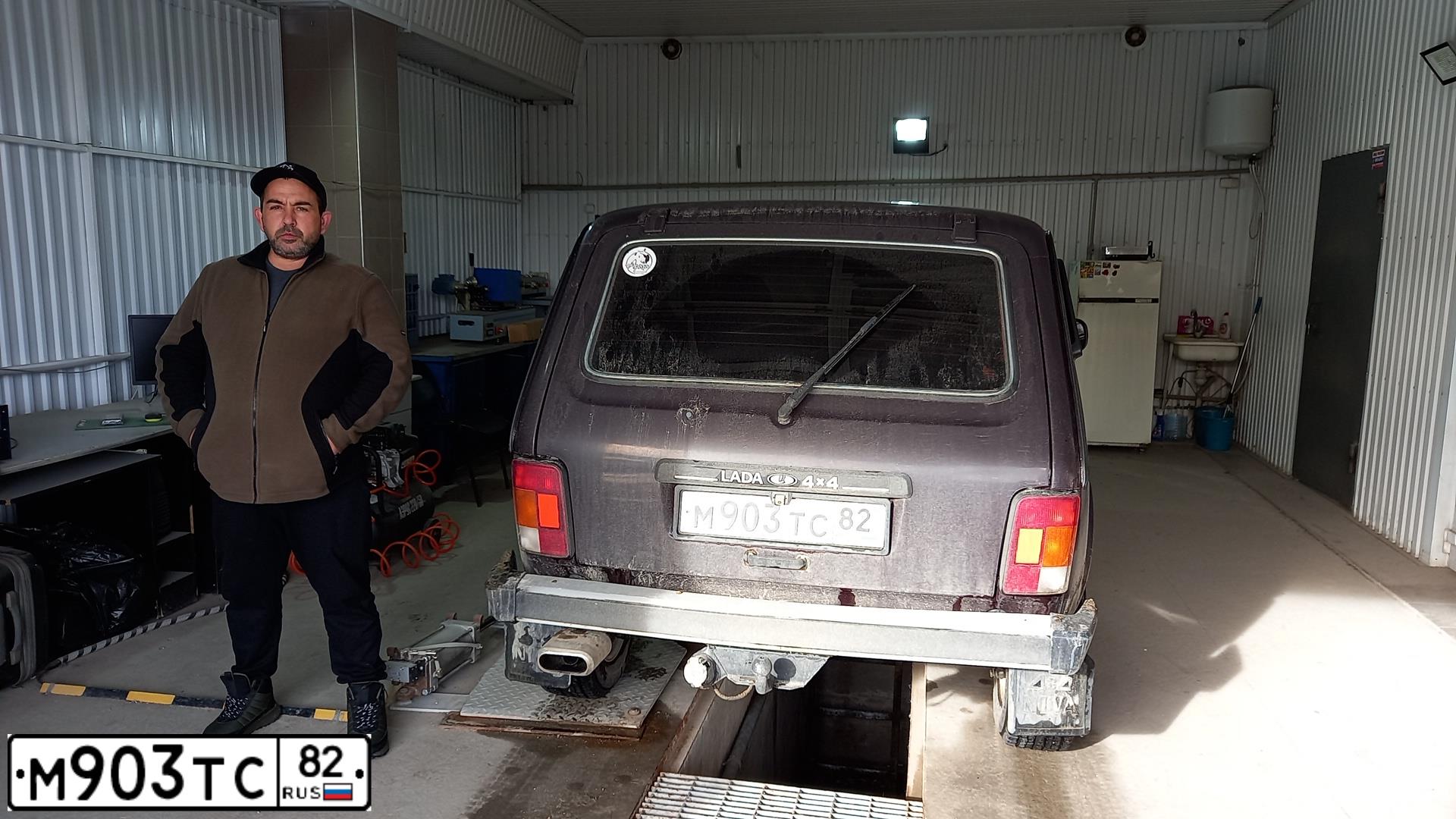 Фото автомобиля LADA 2121 NIVA, 2010 — госномер М707АМ82. Цвет: ЧЕРНЫЙ