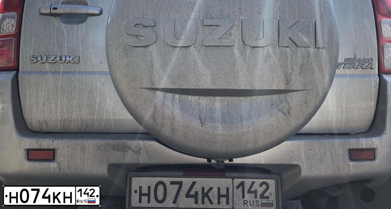 Фото автомобиля SUZUKI GRAND VITARA, 2014 — госномер Н074КН142. Цвет: СЕРЕБРИСТЫЙ