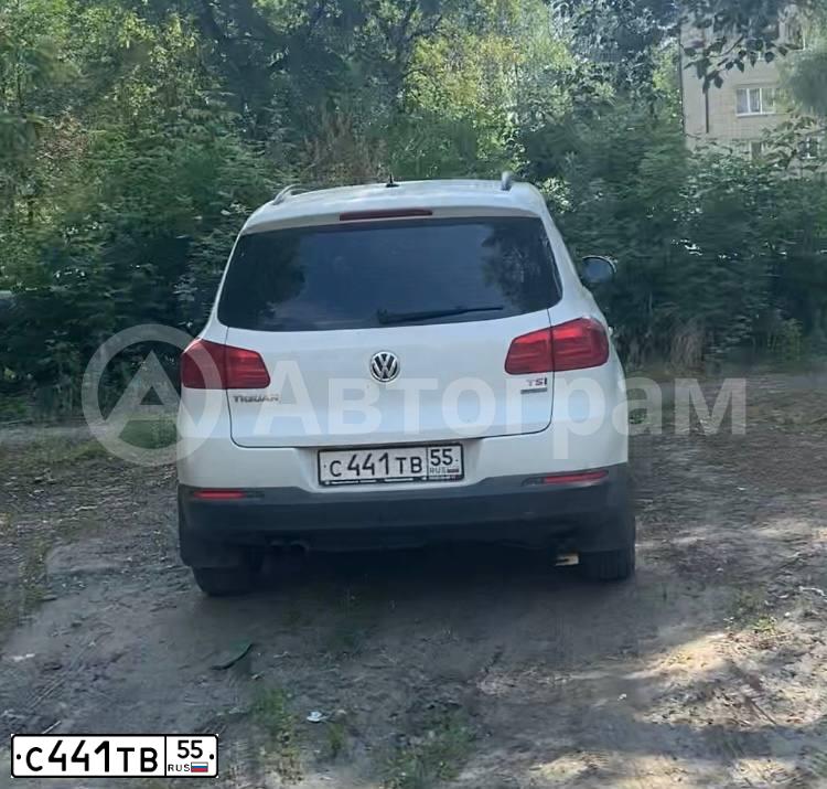Фото автомобиля VOLKSWAGEN TIGUAN, 2013 — госномер С441ТВ55. Цвет: Белый