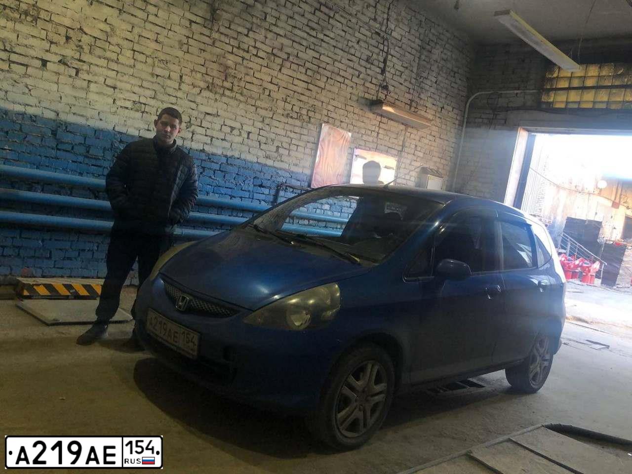 Фото автомобиля HONDA JAZZ, 2005 — госномер А219АЕ154. Цвет: СИНИЙ