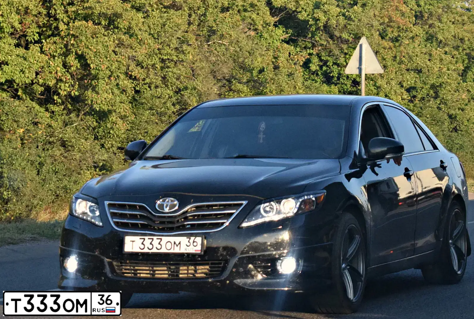 Фото автомобиля HYUNDAI SONATA, 2002 — госномер Т333ОМ36. Цвет: СИНИЙ