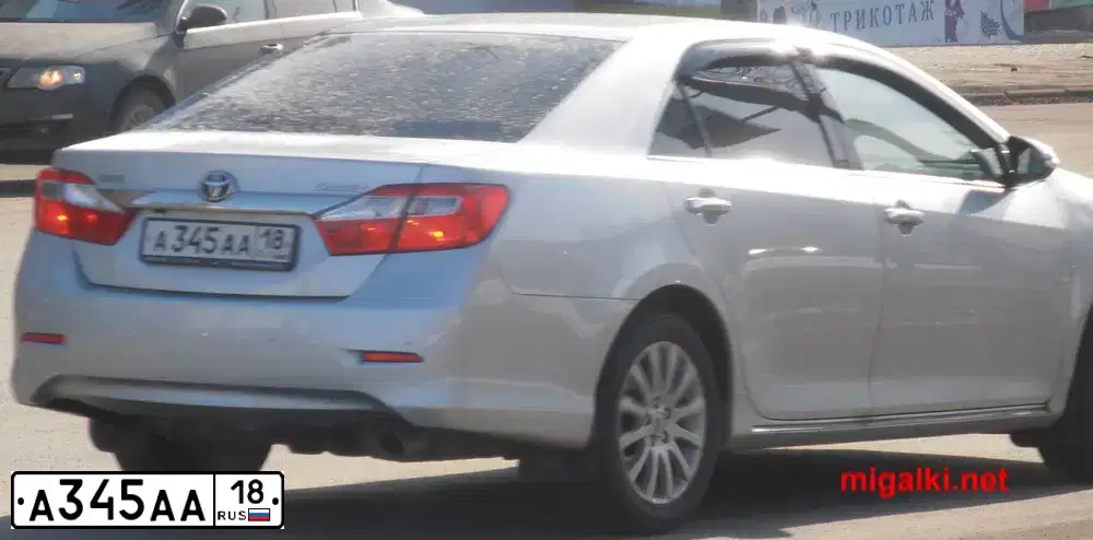 Фото автомобиля TOYOTA CAMRY, 2013 — госномер А345АА18. Цвет: СЕРЕБР.МЕТАЛЛИК