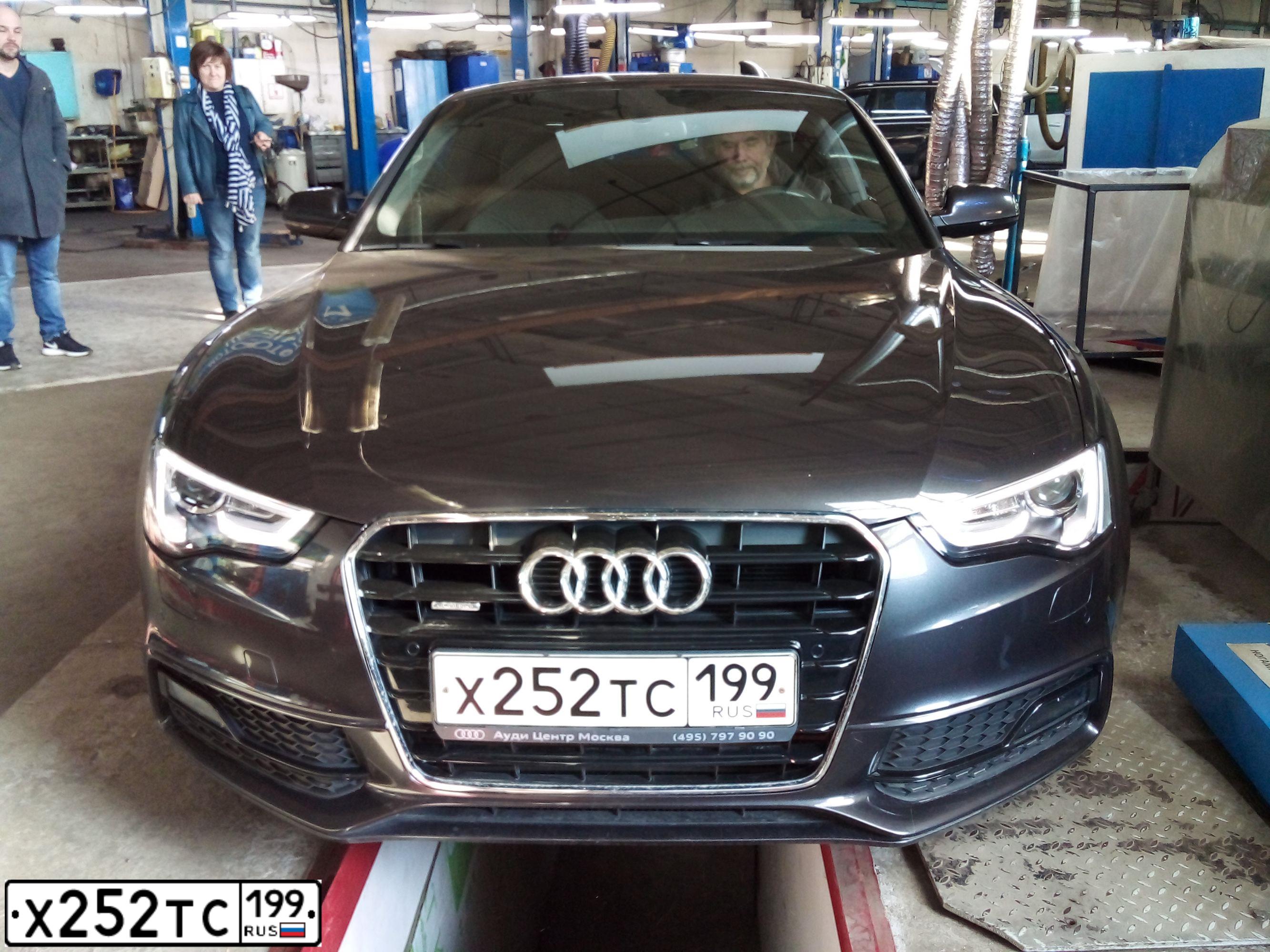 Фото автомобиля AUDI A4, 2009 — госномер Н944УС32. Цвет: ЧЕРНЫЙ