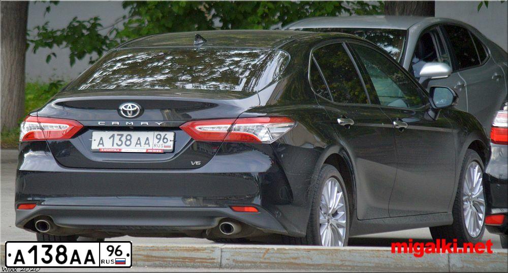 Фото автомобиля TOYOTA CAMRY, 2005 — госномер А592АА96. Цвет: СВЕТЛО-СЕРЫЙ