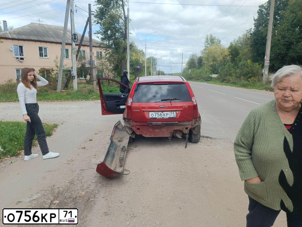 Фото автомобиля FORD FIESTA  ASPIRE, 2008 — госномер О756КР71. Цвет: Красный