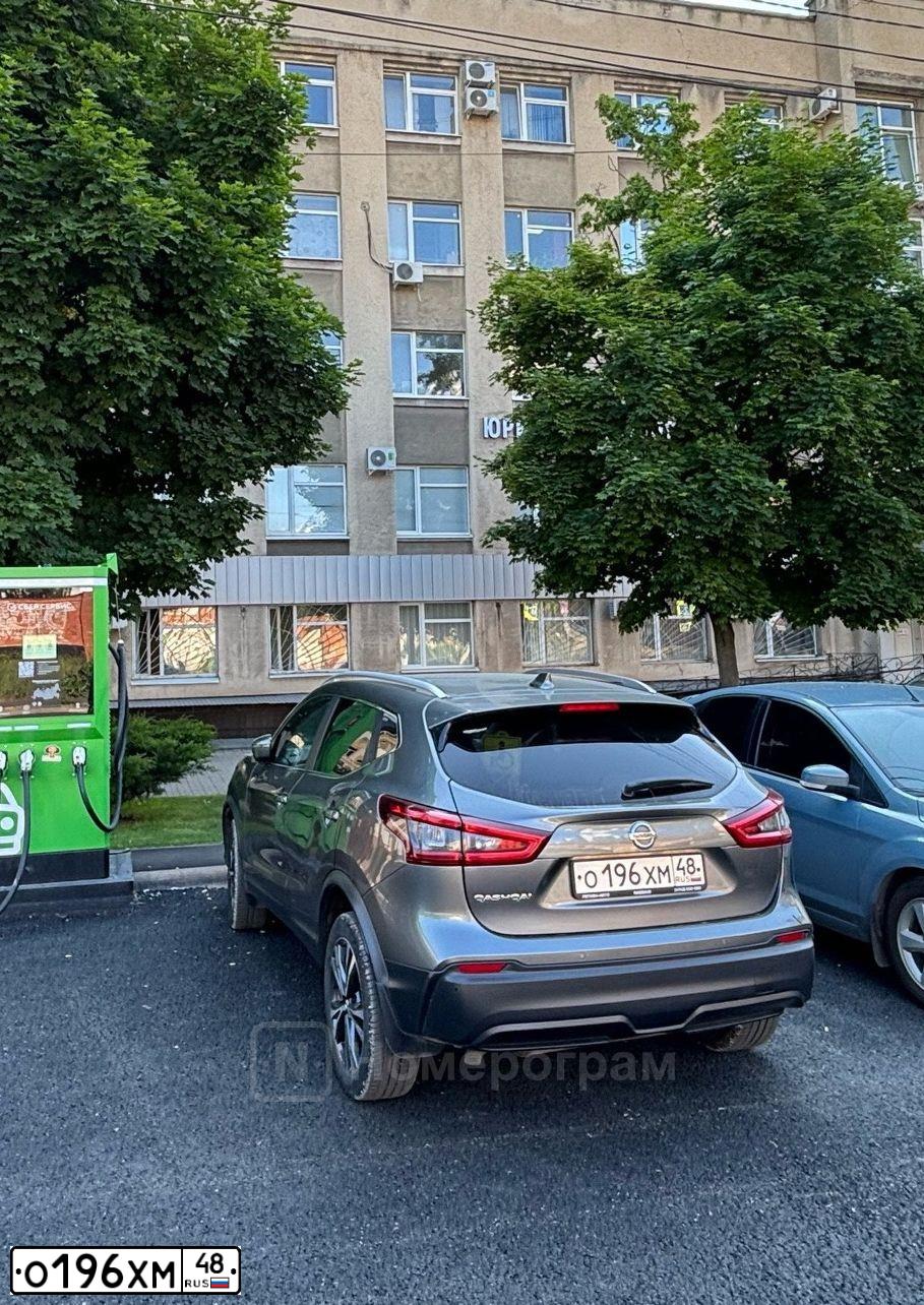 Фото автомобиля NISSAN QASHQAI, 2020 — госномер У261СО198. Цвет: СЕРЫЙ