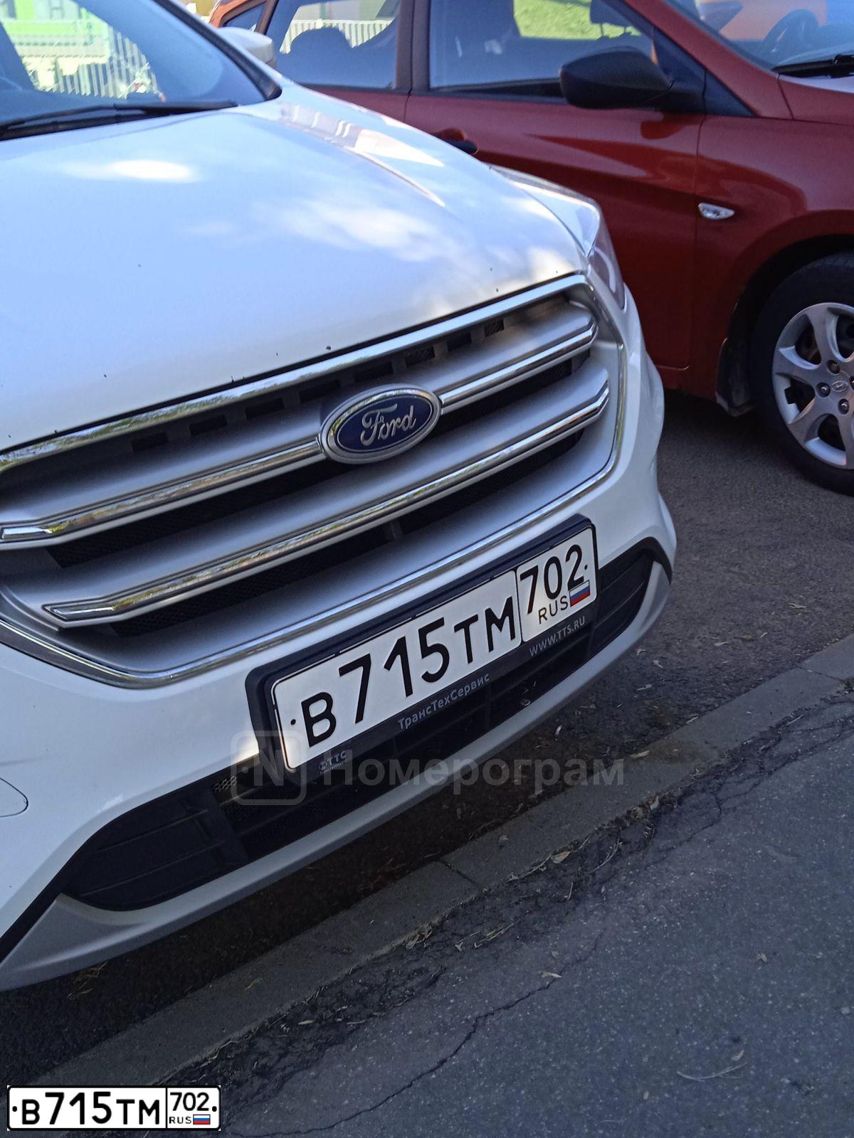 Фото автомобиля FORD KUGA, 2017 — госномер Х009АМ02. Цвет: Белый