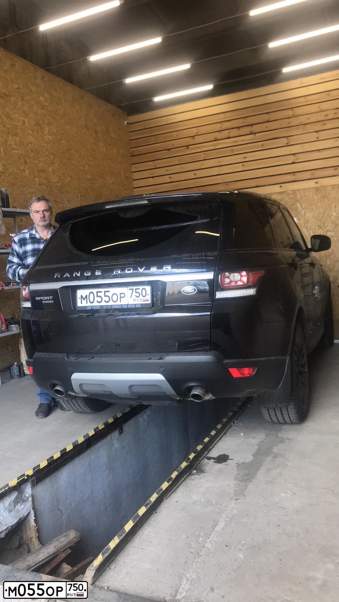 Фото автомобиля LANDROVER RANGE ROVER SPORT, 2013 — госномер М055ОР750. Цвет: ЧЕРНЫЙ