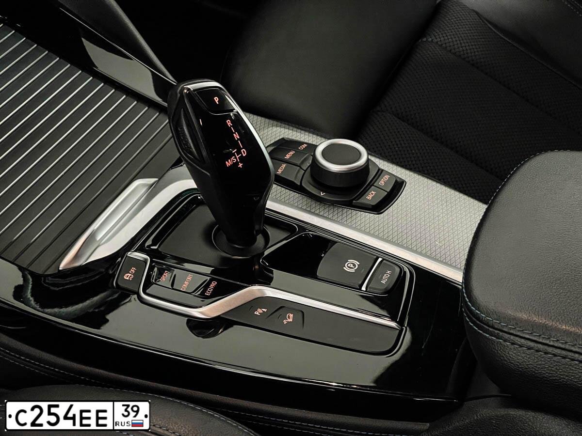 Фото автомобиля BMW X4, 2018 — госномер С165ВХ977. Цвет: ЧЕРНЫЙ