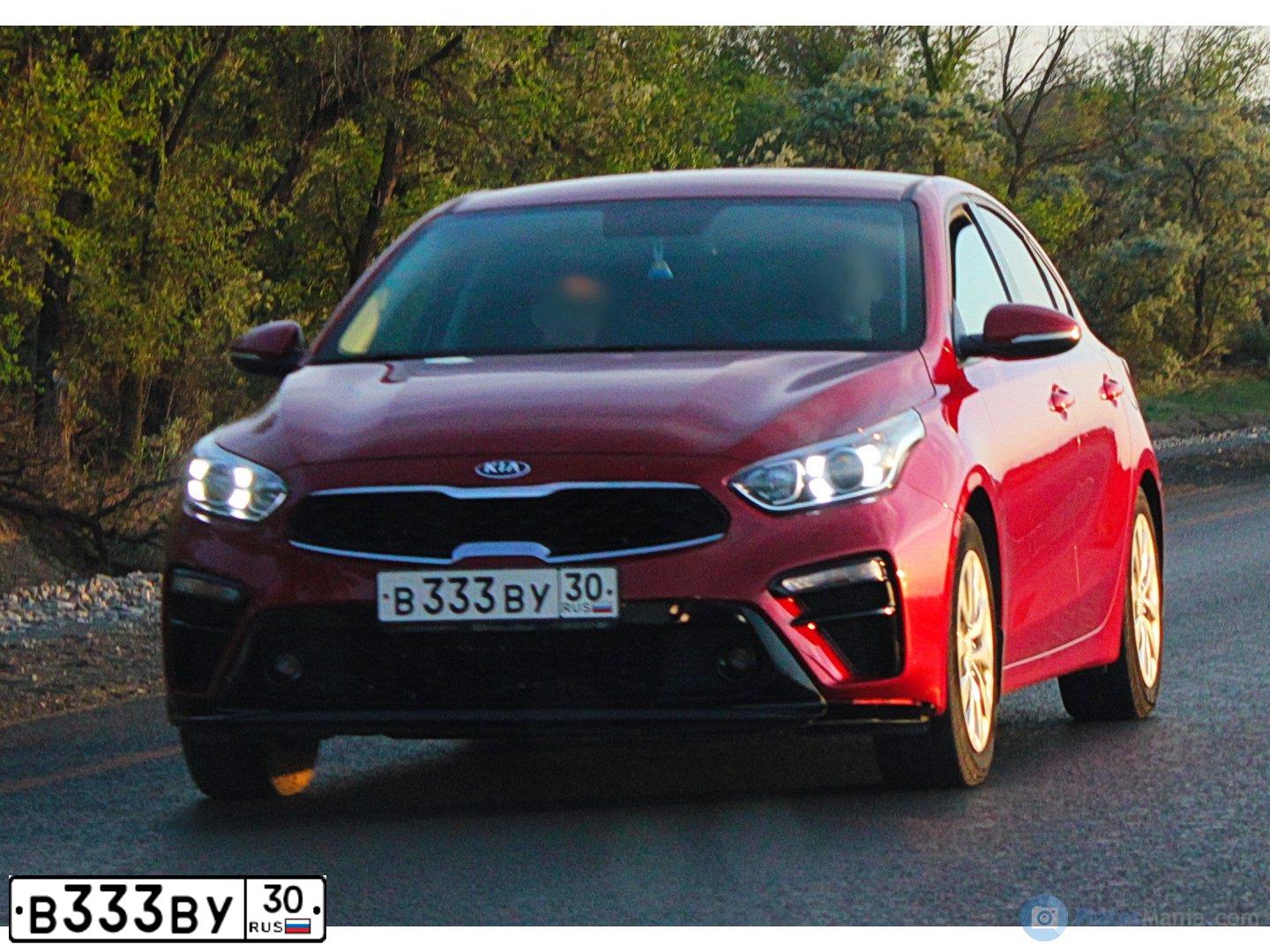 Фото автомобиля TOYOTA CAMRY, 2012 — госномер У671МК30. Цвет: ЧЕРНЫЙ МЕТАЛЛИК
