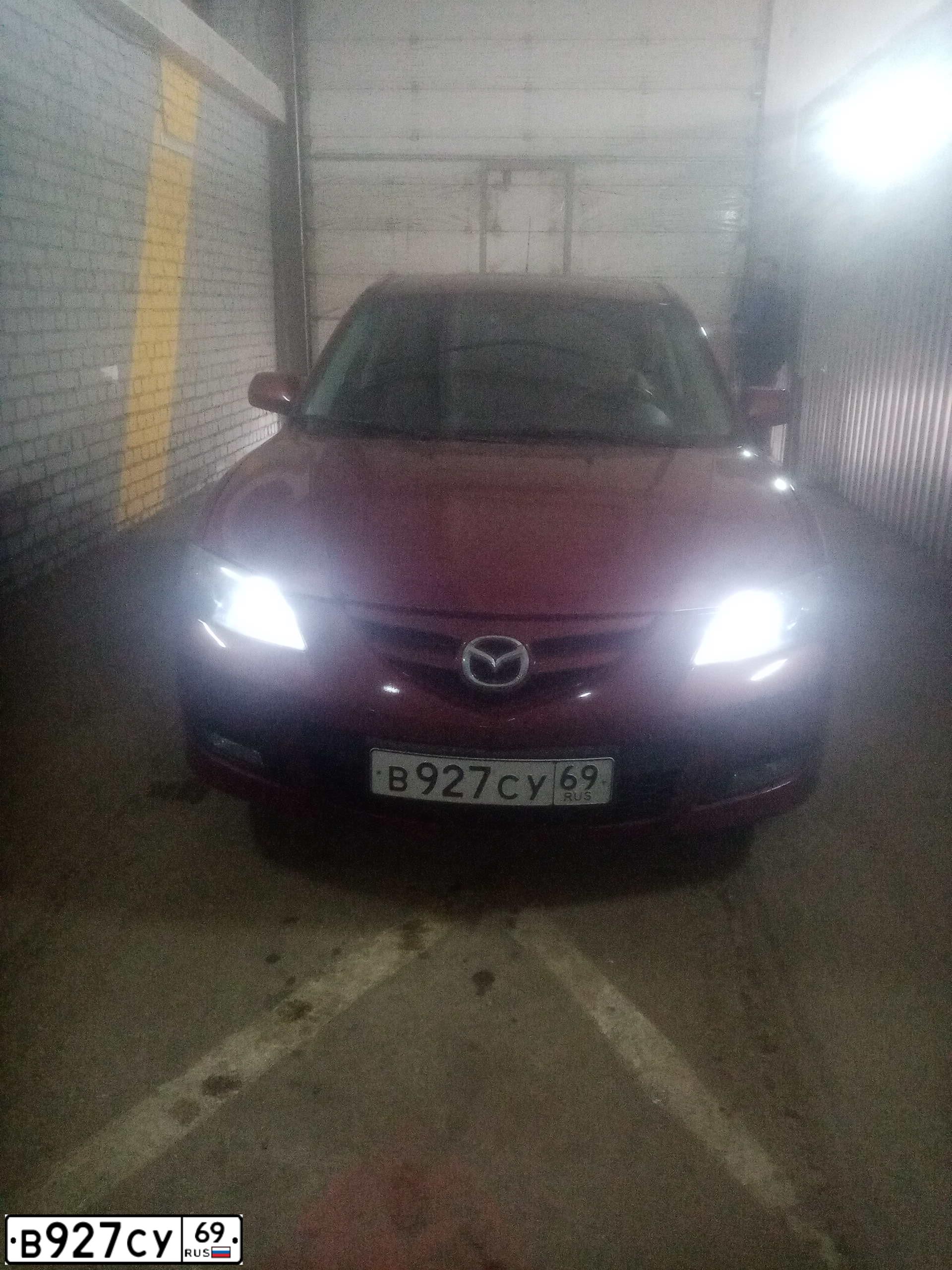 Фото автомобиля MAZDA 3, 2008 — госномер В927СУ69. Цвет: Красный