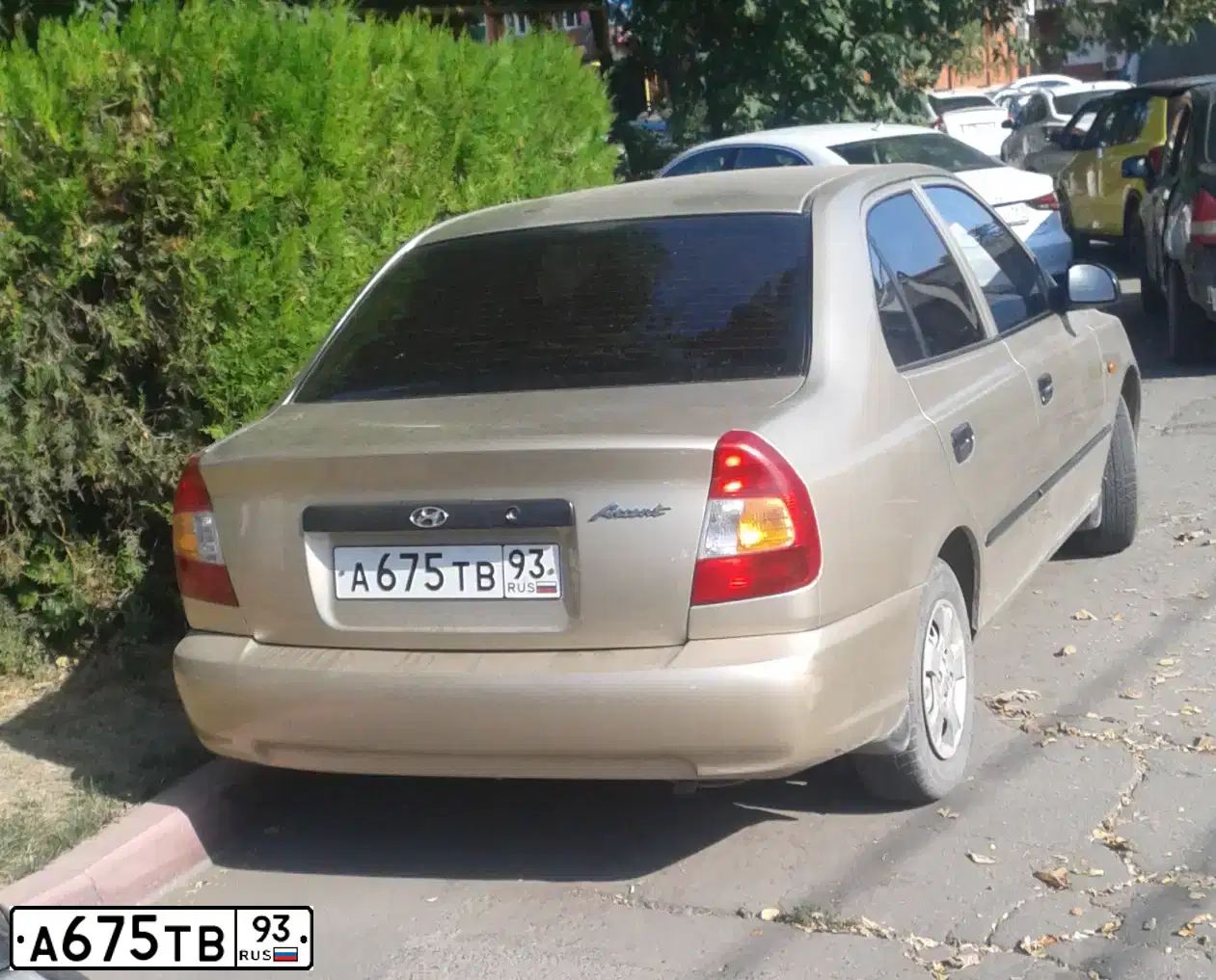 Фото автомобиля HYUNDAI ACCENT, 2005 — госномер С099УС39. Цвет: БЕЖЕВЫЙ