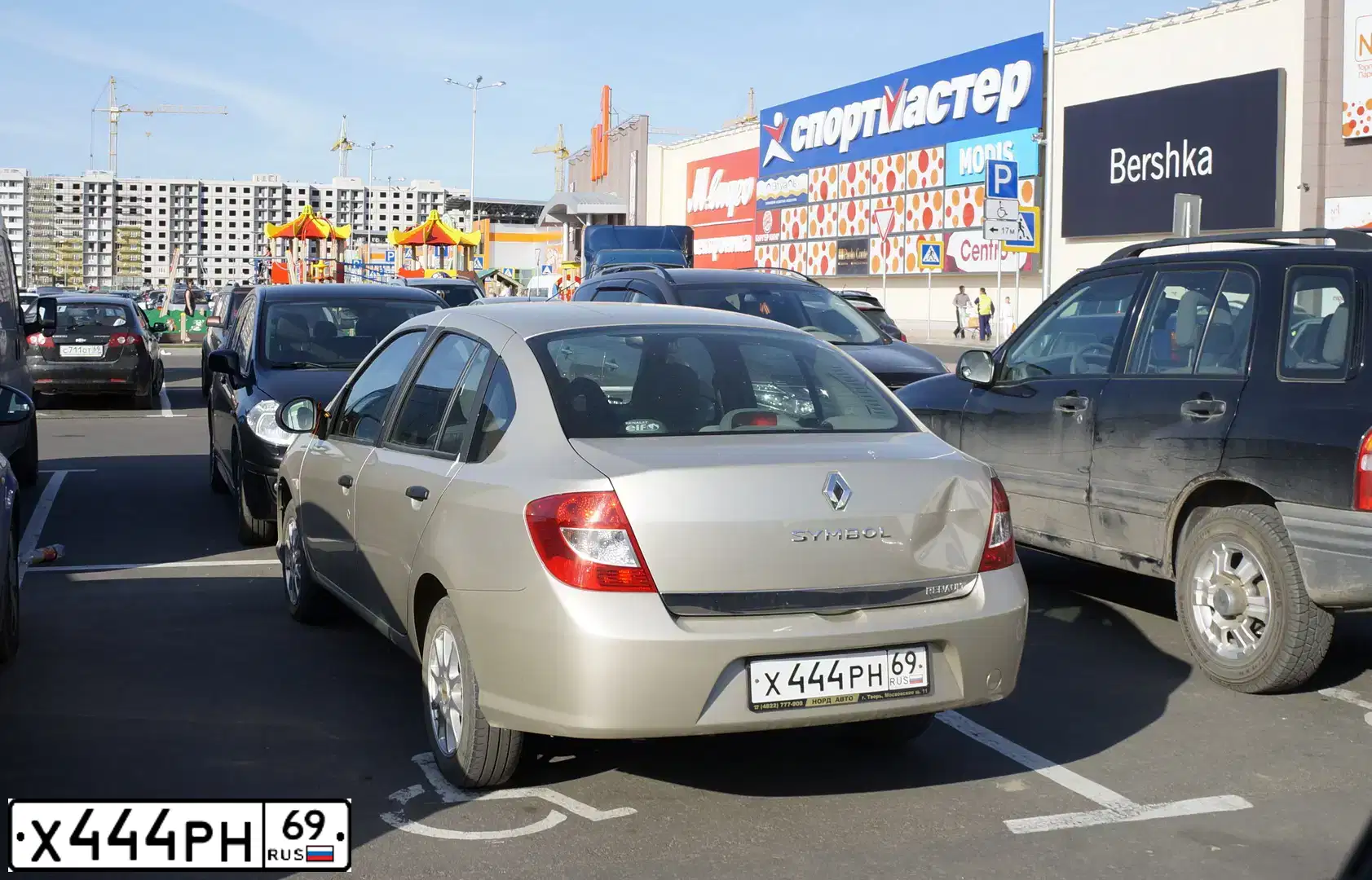 Фото автомобиля VOLKSWAGEN TIGUAN, 2012 — госномер О276ОР790. Цвет: ЧЕРНЫЙ