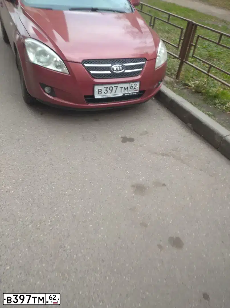 Фото автомобиля KIA CEE'D, 2007 — госномер В642КЕ777. Цвет: Красный