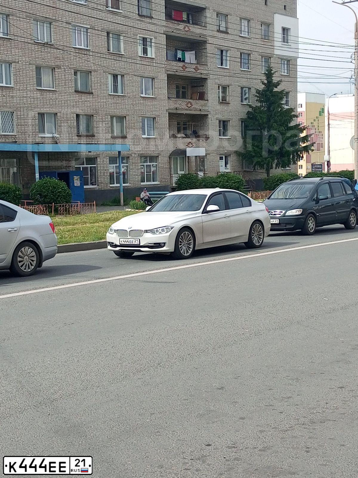 Фото автомобиля BMW SERIE 3, 2014 — госномер К444ЕЕ21. Цвет: БЕЛЫЙ МЕТАЛЛИК