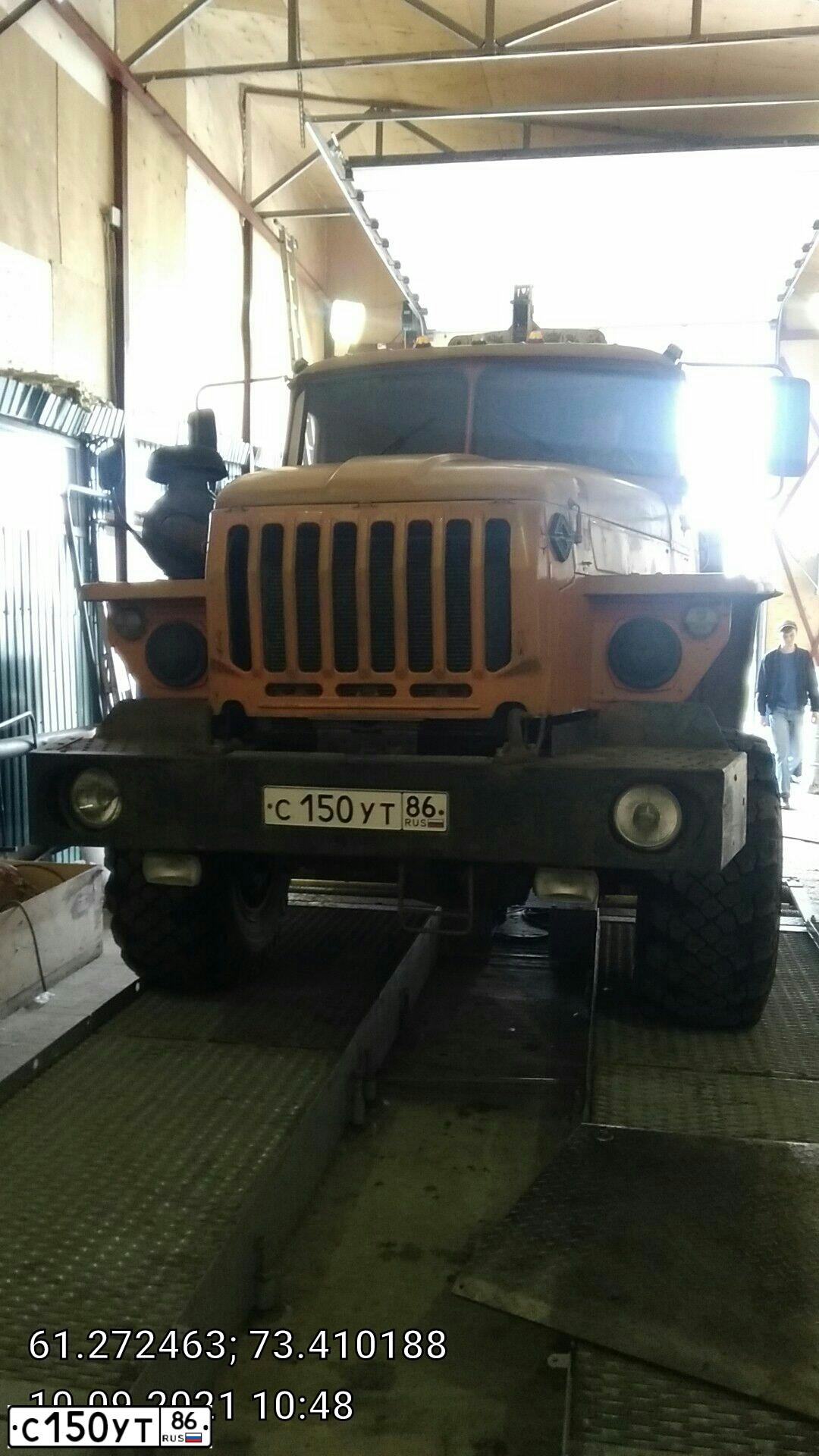 Фото автомобиля URAL 44202 /6X6/, 2008 — госномер С150УТ86. Цвет: ОРАНЖЕВЫЙ