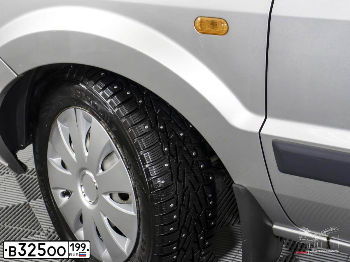 Фото автомобиля FORD FUSION, 2008 — госномер В325ОО199. Цвет: СЕРЕБРИСТЫЙ