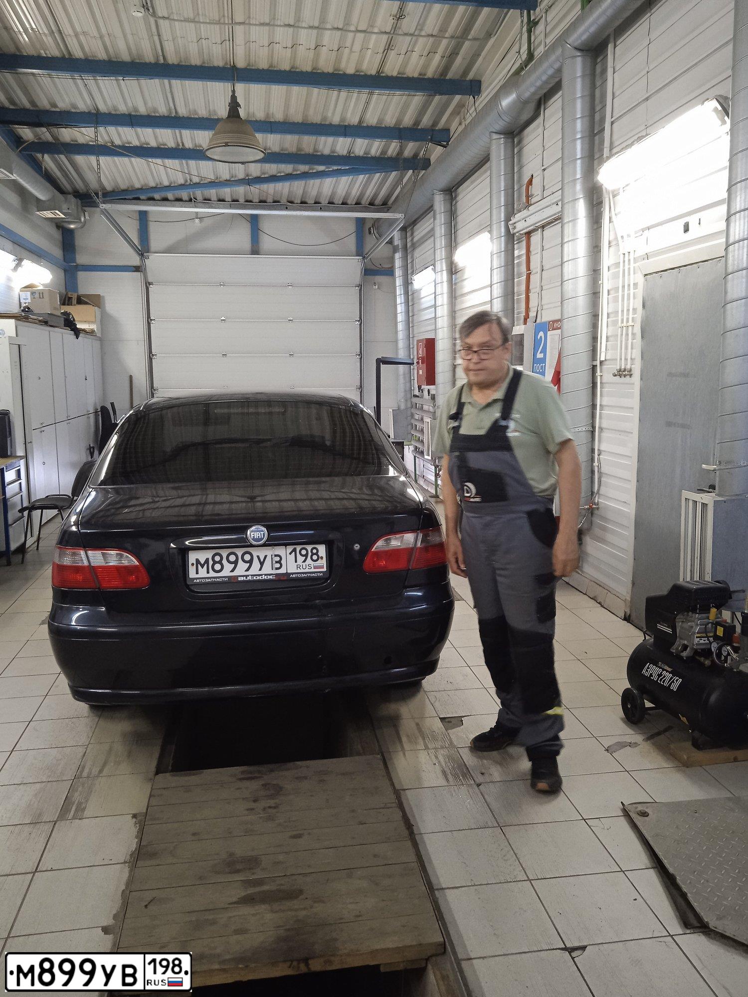 Фото автомобиля FIAT ALBEA, 2007 — госномер К827КН150. Цвет: ЧЕРНЫЙ
