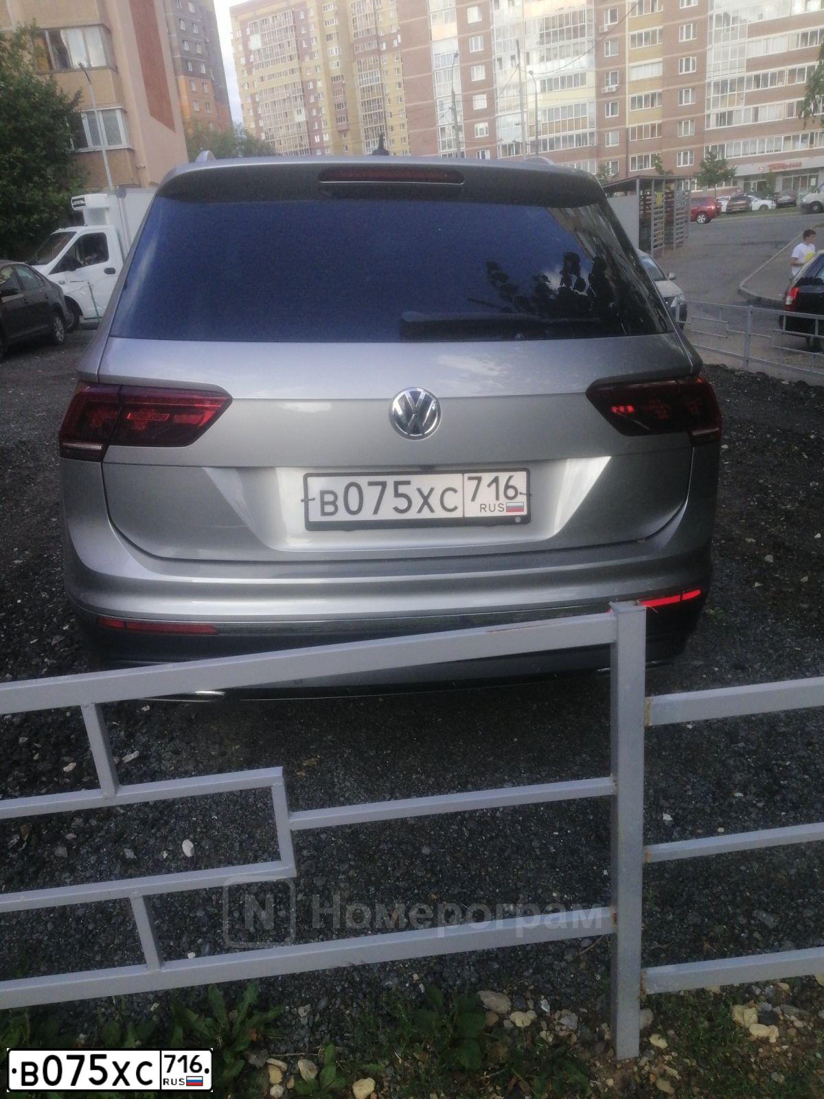 Фото автомобиля VOLKSWAGEN TIGUAN, 2019 — госномер В075ХС716. Цвет: СЕРЕБРИСТЫЙ