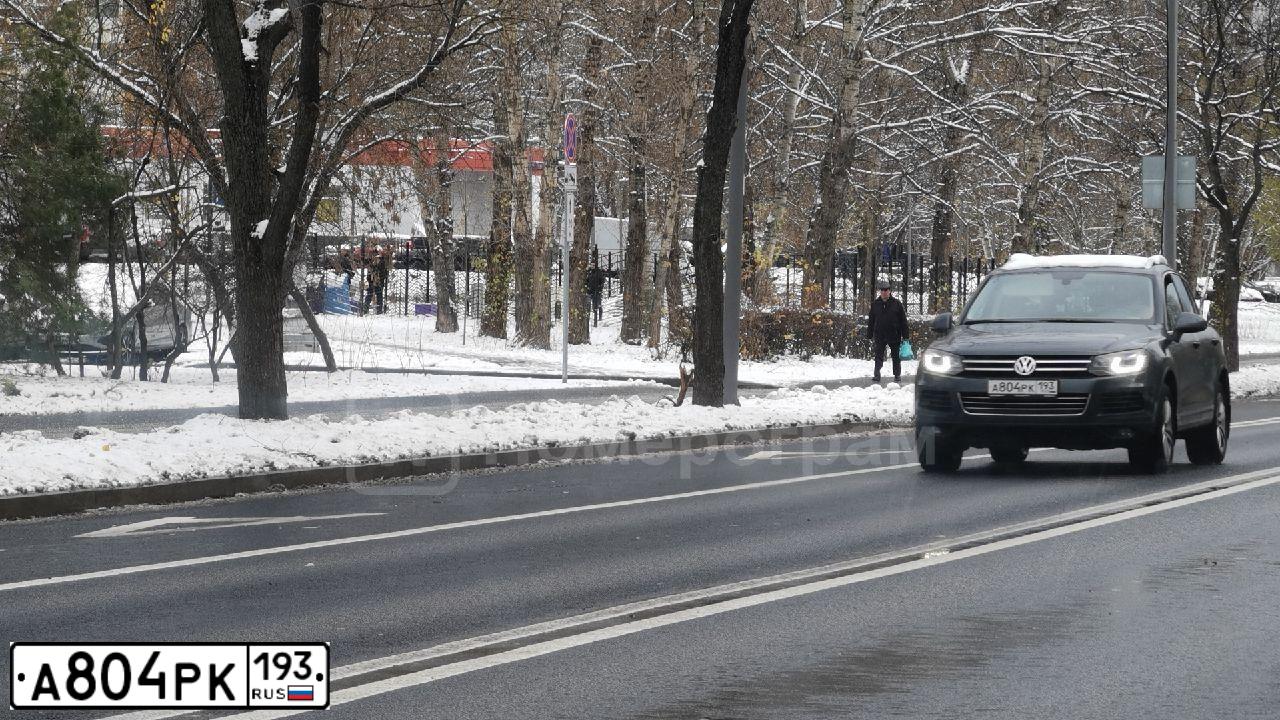 Фото автомобиля VOLKSWAGEN TOUAREG, 2010 — госномер А804РК193. Цвет: ТЕМНО-СЕРЫЙ