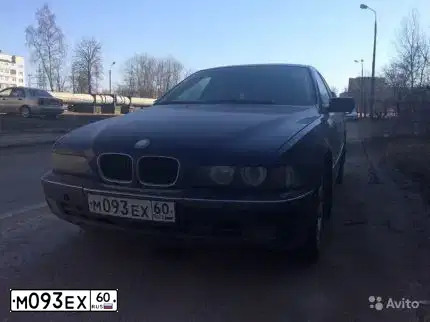 Фото автомобиля BMW SERIE 5, 1998 — госномер М093ЕХ60. Цвет: синий