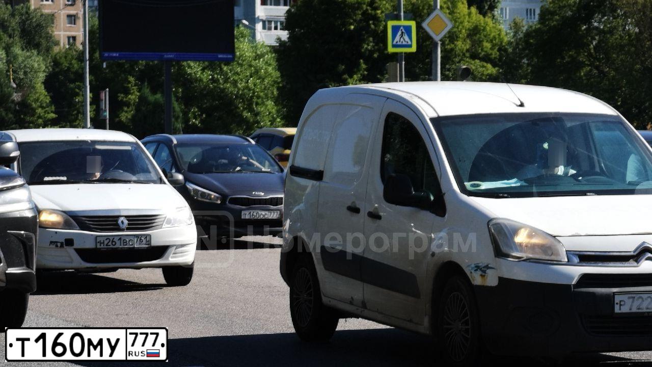 Фото автомобиля AUDI A8, 2012 — госномер О202НС797. Цвет: ЧЕРНЫЙ