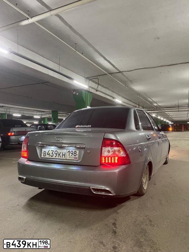 Фото автомобиля LADA 2170 PRIORA, 2011 — госномер А035УЕ198. Цвет: СРЕДНИЙ СЕРО-ЗЕЛЕНЫЙ МЕТ.