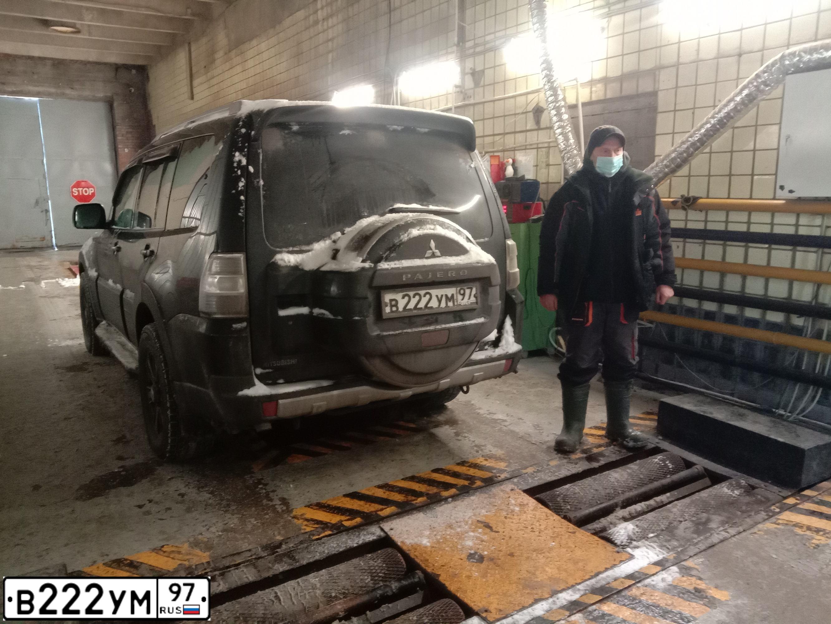 Фото автомобиля MITSUBISHI PAJERO, 2007 — госномер В222УМ97. Цвет: ЧЕРНЫЙ