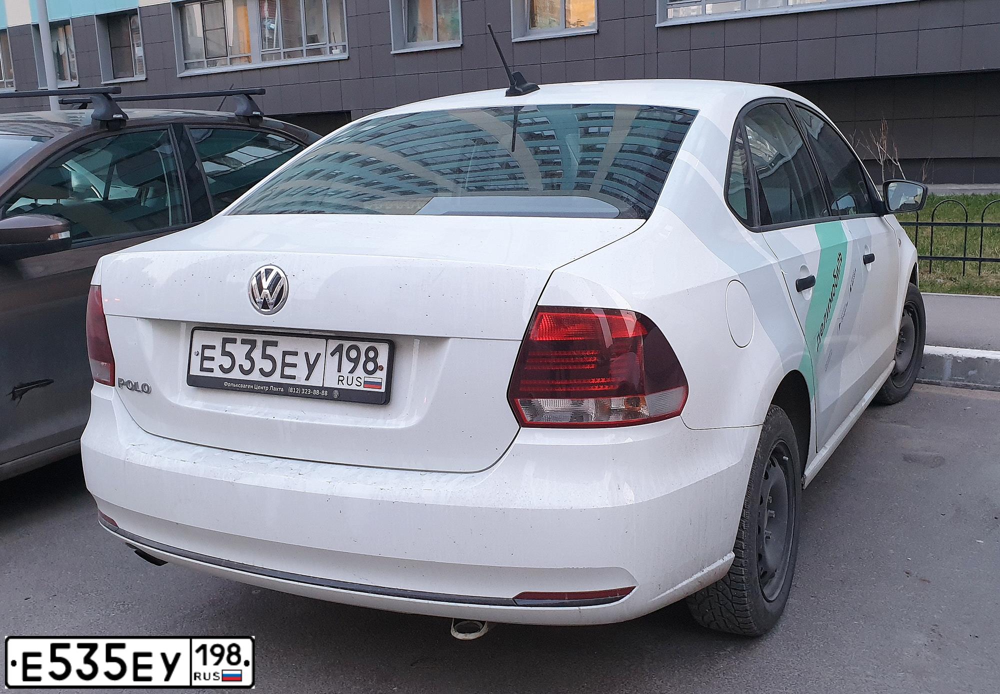 Фото автомобиля VOLKSWAGEN POLO, 2019 — госномер Е535ЕУ198. Цвет: Белый