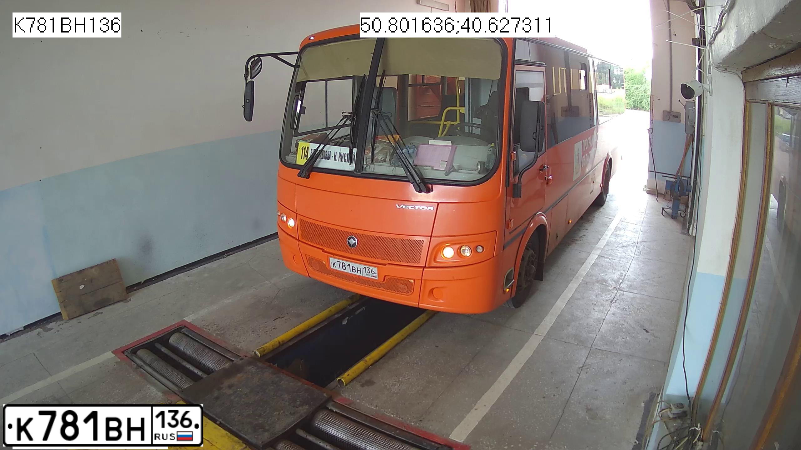 Фото автомобиля PAZ 3204, 2018 — госномер К781ВН136. Цвет: ОРАНЖЕВЫЙ