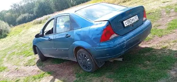 Фото автомобиля FORD D FOCUS, 2000 — госномер С082МХ47. Цвет: синий