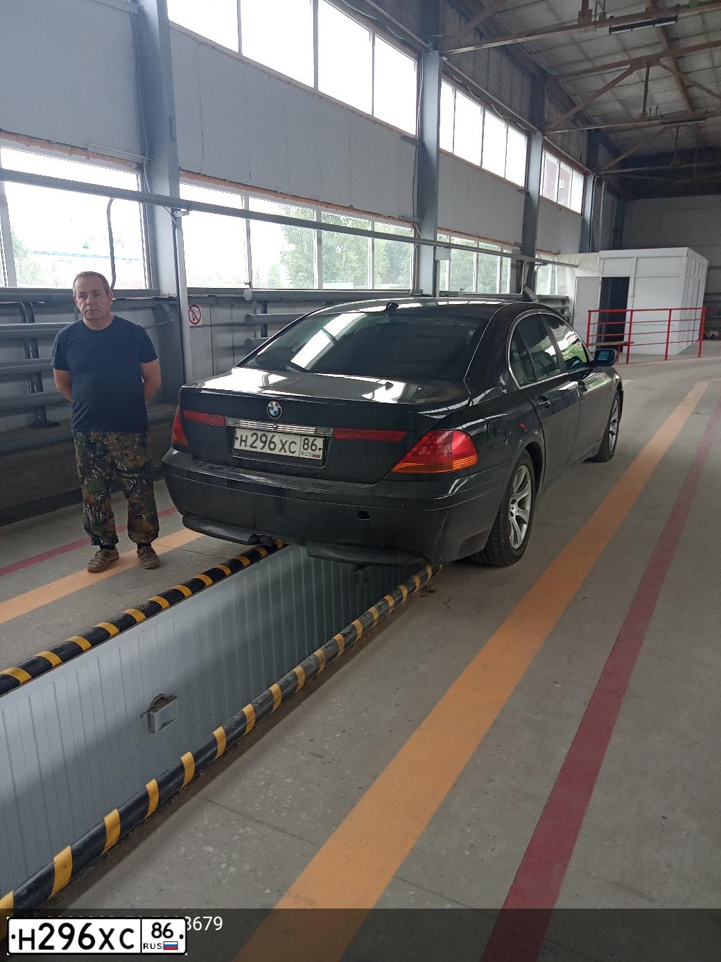 Фото автомобиля BMW SERIE 7, 2002 — госномер Н296ХС86. Цвет: ЧЕРНЫЙ