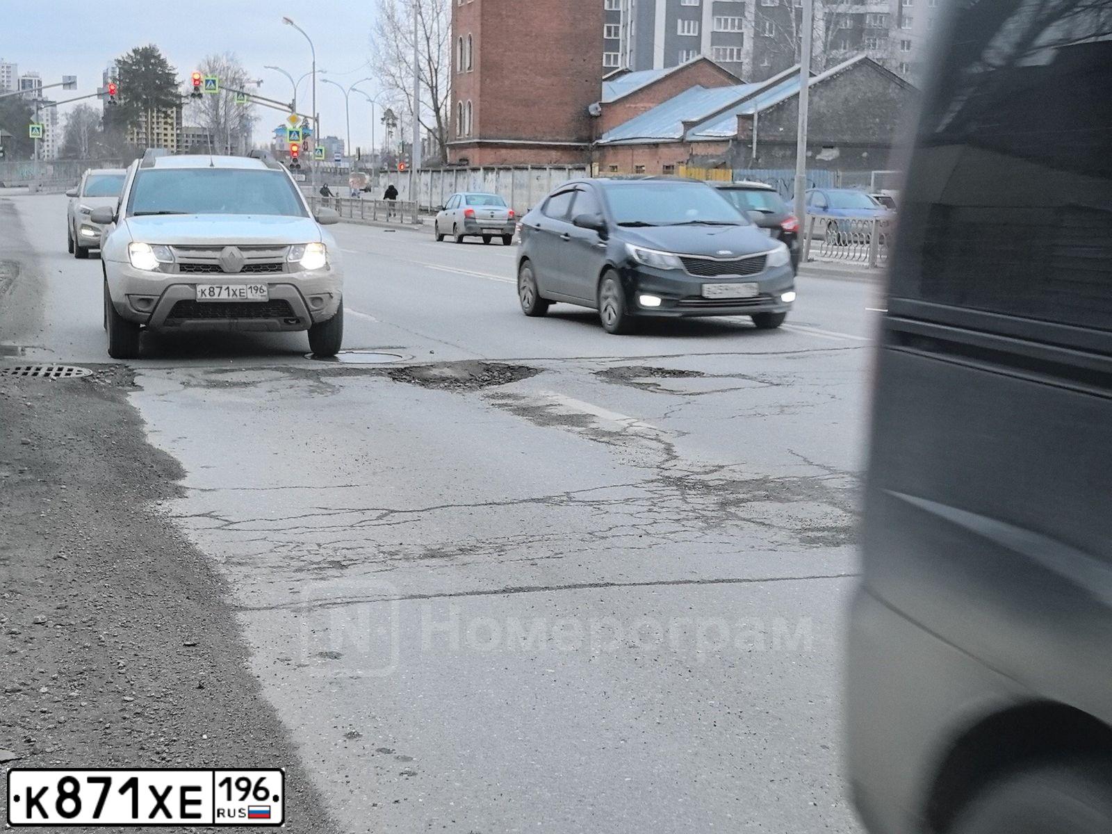 Фото автомобиля RENAULT DUSTER, 2019 — госномер К871ХЕ196. Цвет: БЕЛЫЙ
