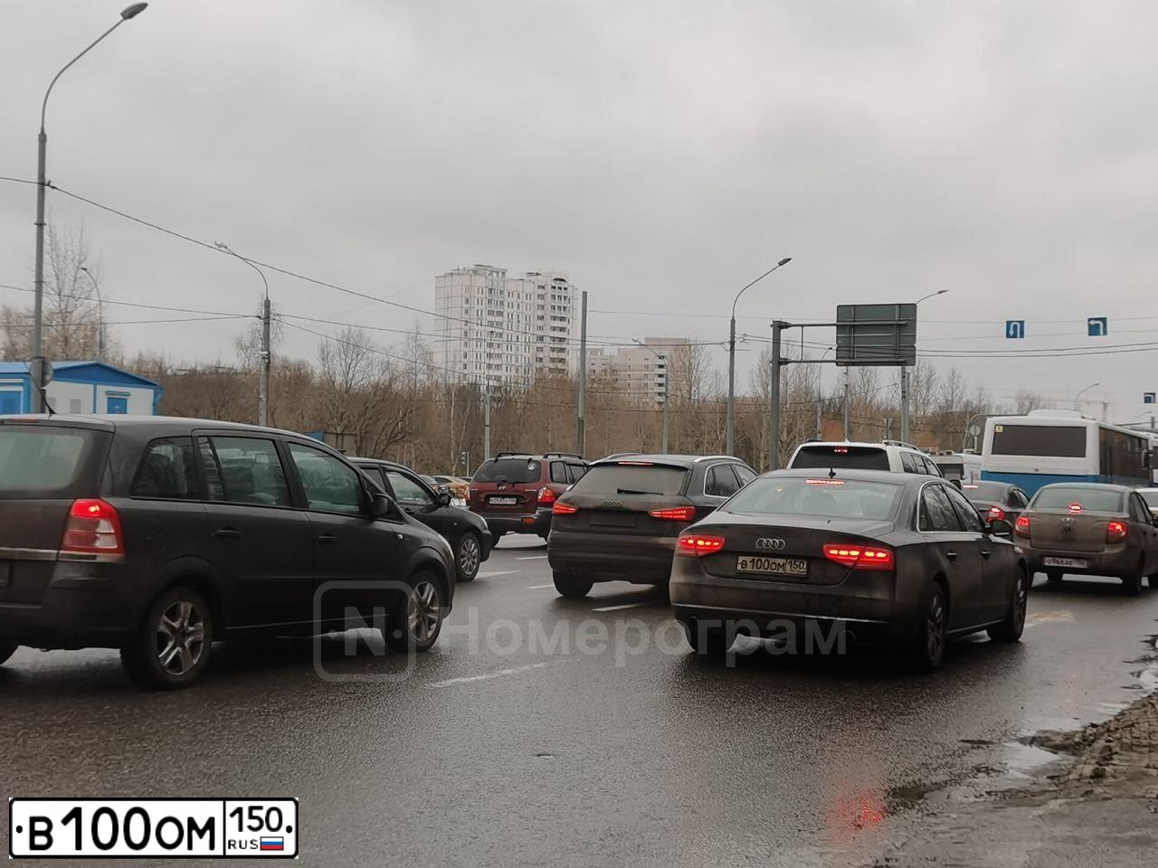 Фото автомобиля BMW SERIE 7, 2005 — госномер В100ОМ150. Цвет: ЧЕРНЫЙ
