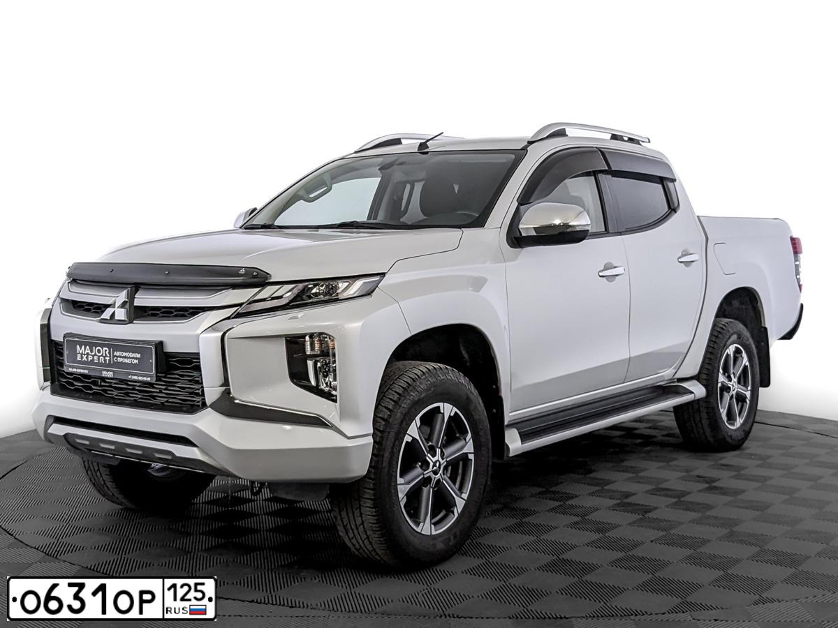 Фото автомобиля MITSUBISHI L 200, 2018 — госномер А954ТУ790. Цвет: Белый