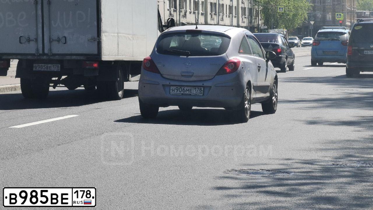 Фото автомобиля IVECO DAILY, 2010 — госномер В985ВЕ178. Цвет: БЕЛЫЙ
