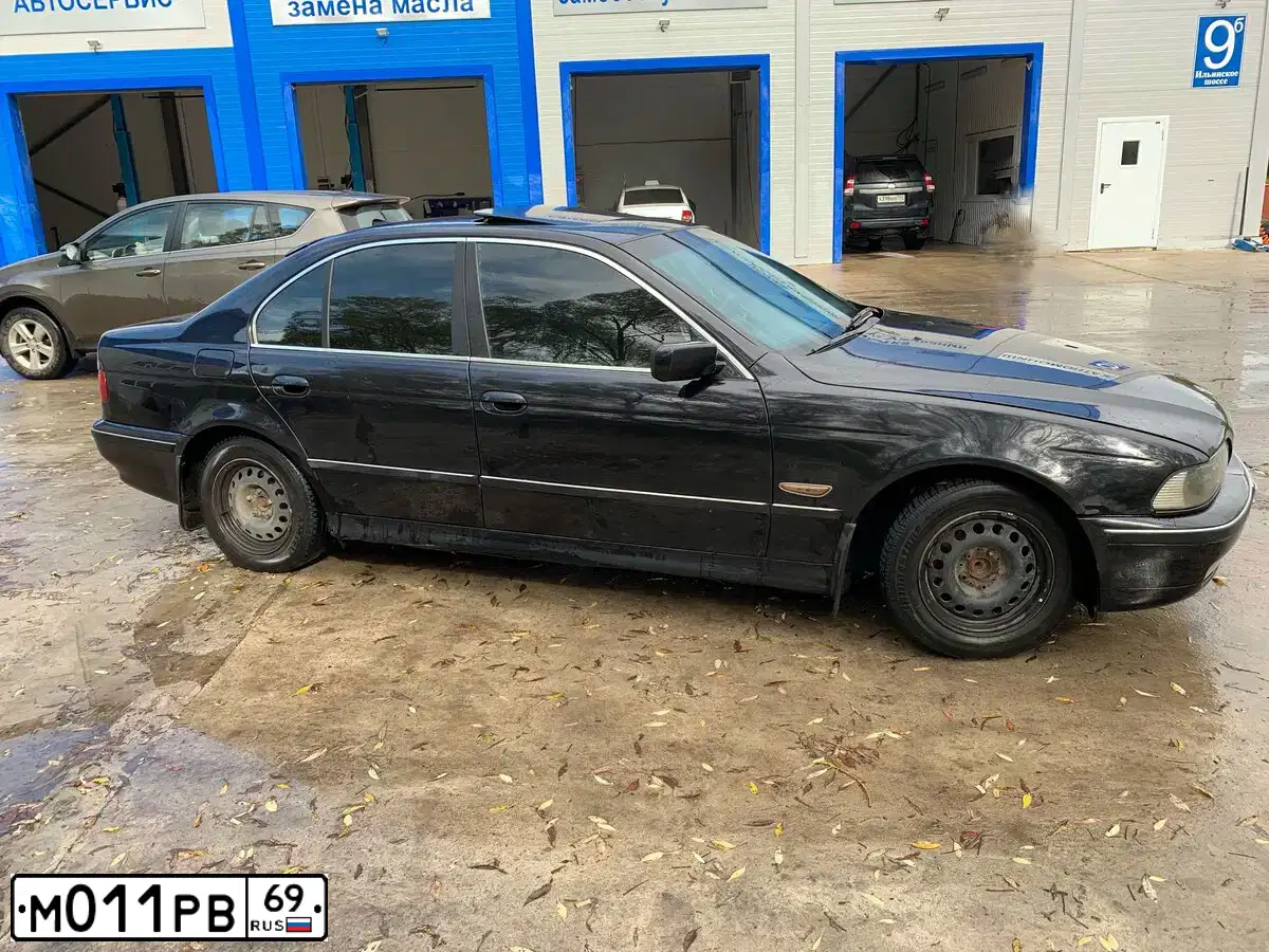 Фото автомобиля BMW SERIE 5, 1998 — госномер М011РВ69. Цвет: ЧЕРНЫЙ