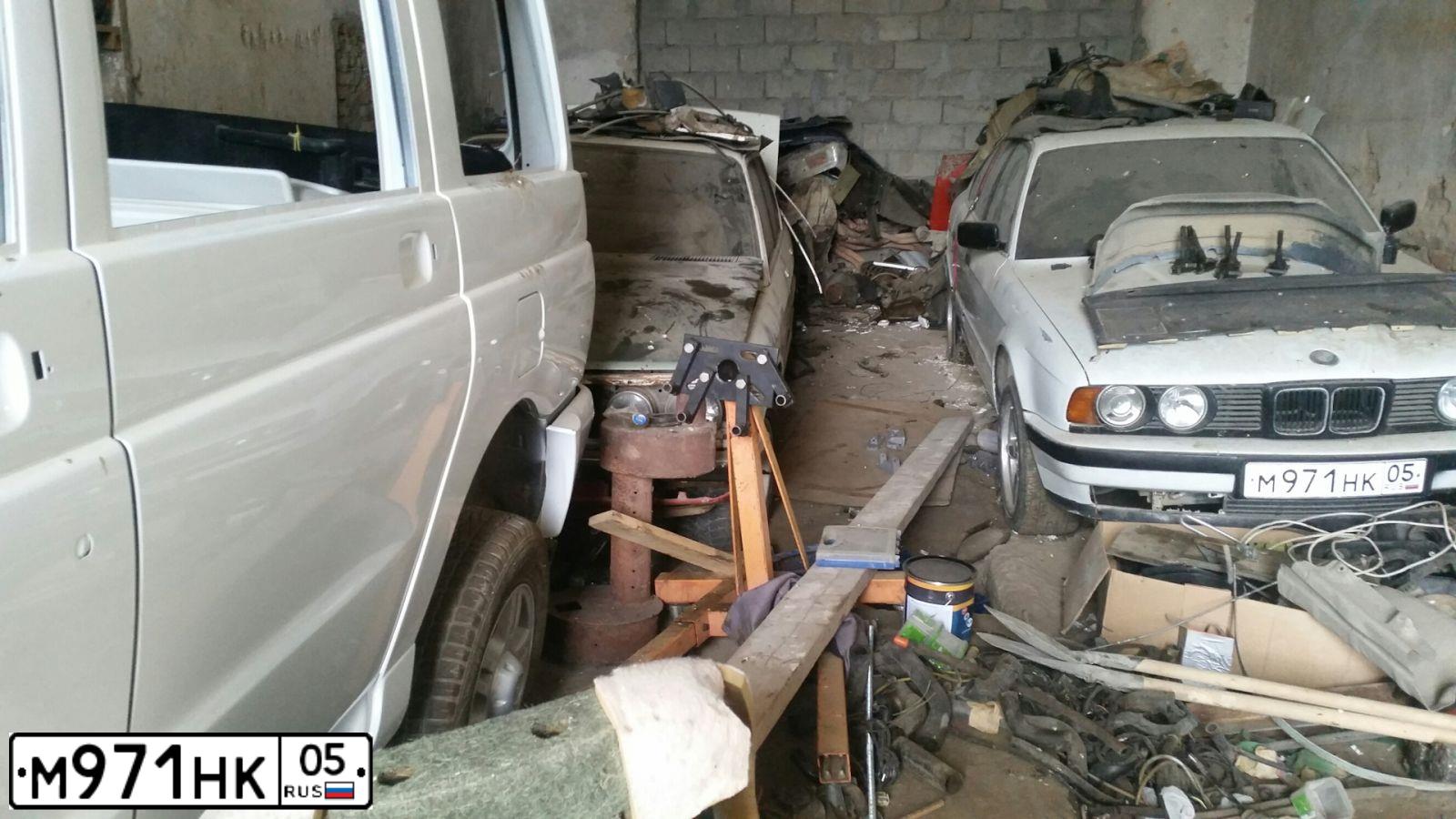 Фото автомобиля BMW W SERIE 5, 1993 — госномер М971НК05. Цвет: Белый