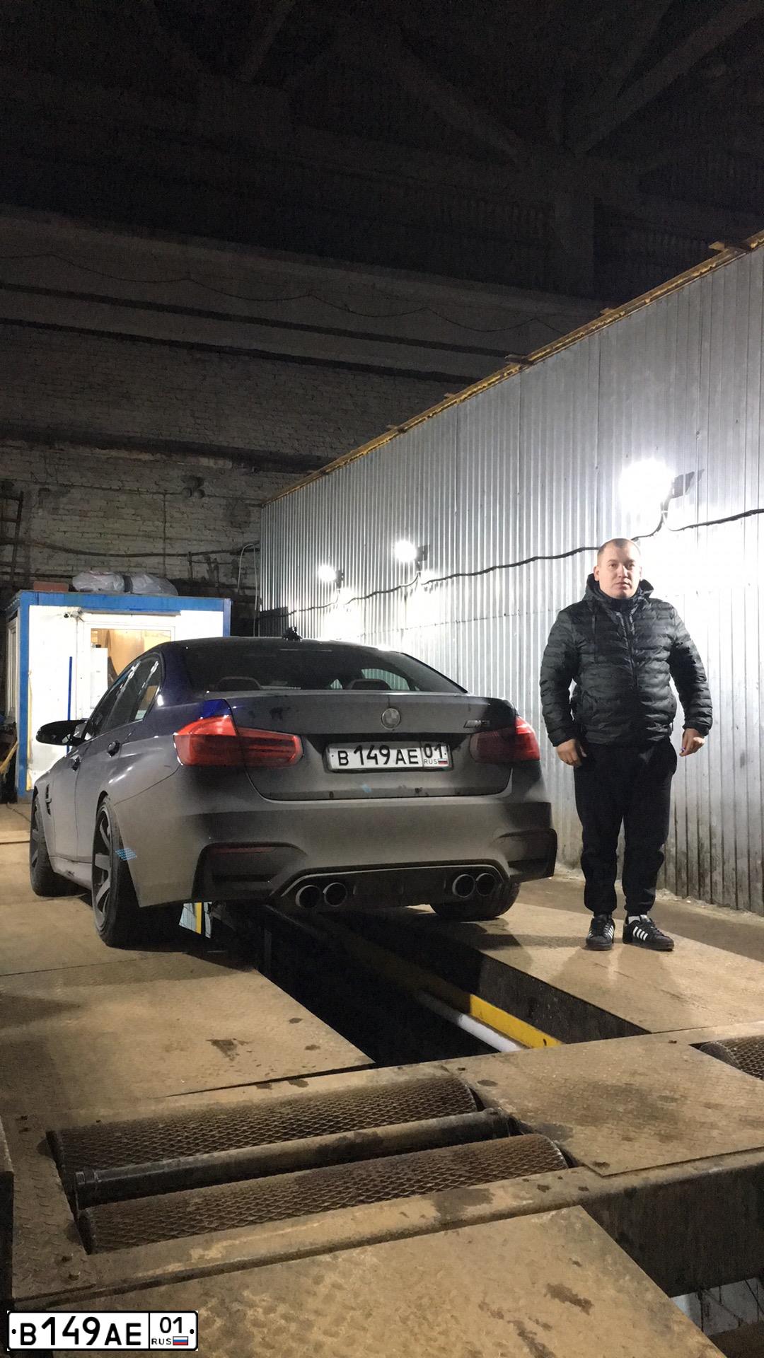 Фото автомобиля BMW M3, 2016 — госномер В894АУ977. Цвет: синий