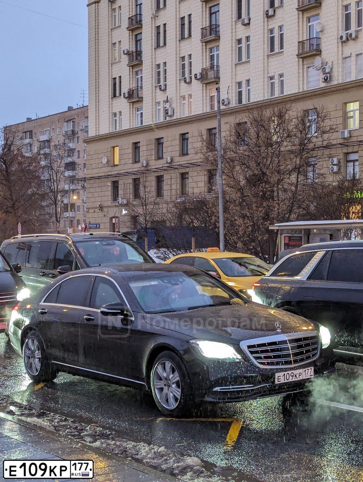 Фото автомобиля ZIL 494560 /4X2/ CHASSIS, 2003 — госномер Е109КР177. Цвет: синий