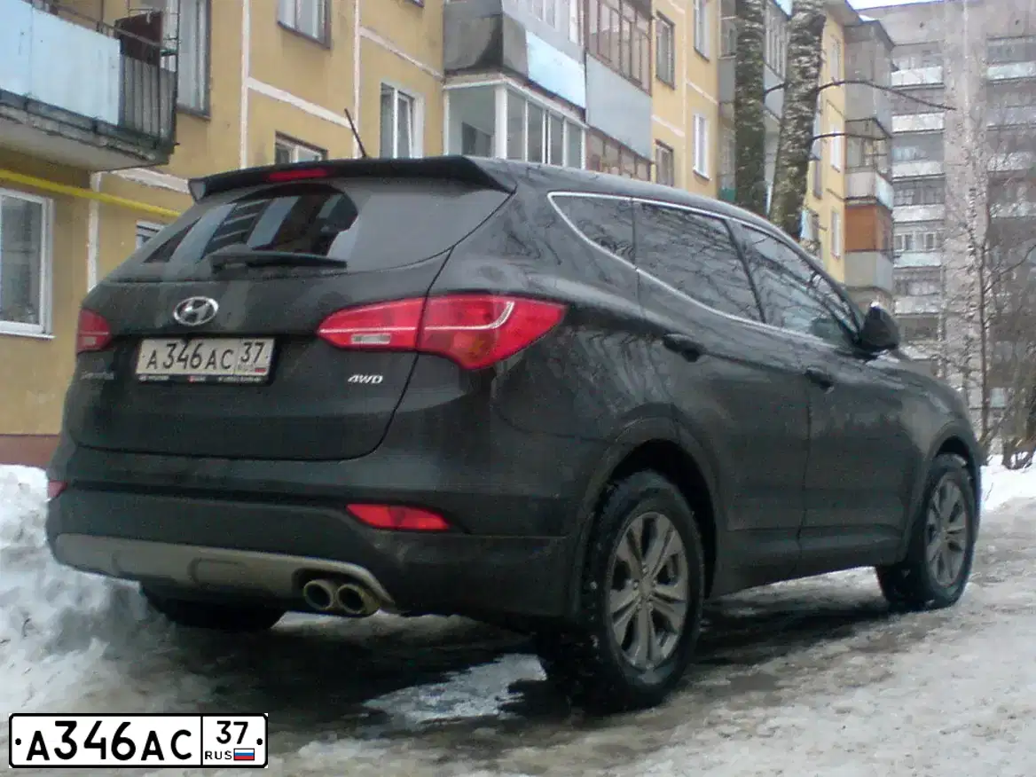 Фото автомобиля ХЕНДЭ SANTA FE 2.4 AT, 2012 — госномер С133РМ152. Цвет: ЧЕРНЫЙ