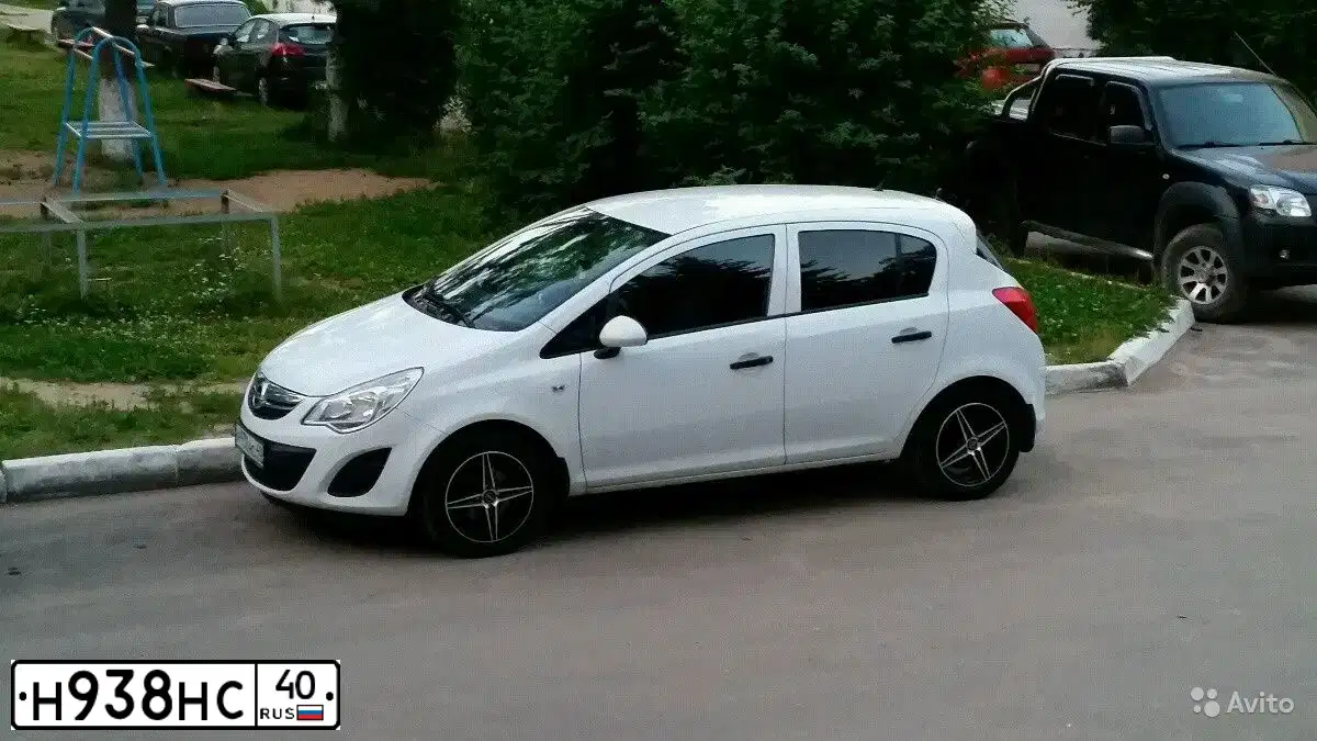 Фото автомобиля OPEL CORSA, 2012 — госномер С501ЕЕ40. Цвет: Белый