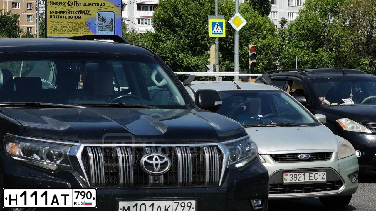 Фото автомобиля FORD FOCUS, 2004 — госномер Н111АТ790. Цвет: ВИШНЕВЫЙ